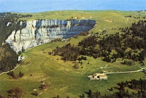 Halte au pied du Creux du Van Travers Extérieur photo